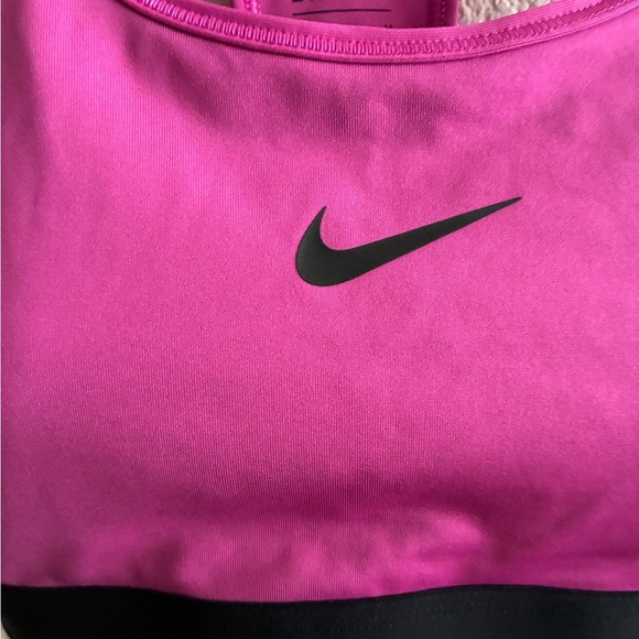 Nike Women's Vibrant Pink Sports Bra M - Picture 4 of 10